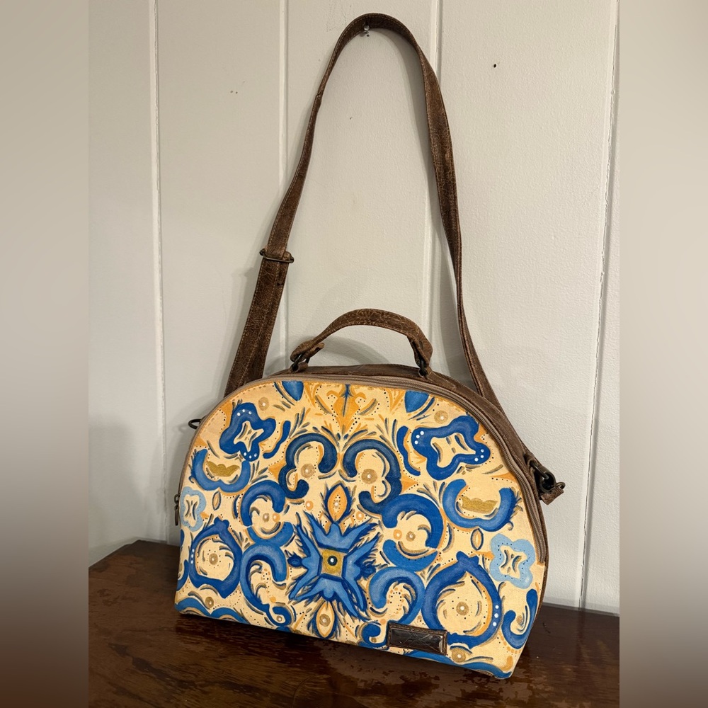 Gorgeous NWOT Authentic Fina Catrina Hand-Painted Brown 100% Leather Travel Bag